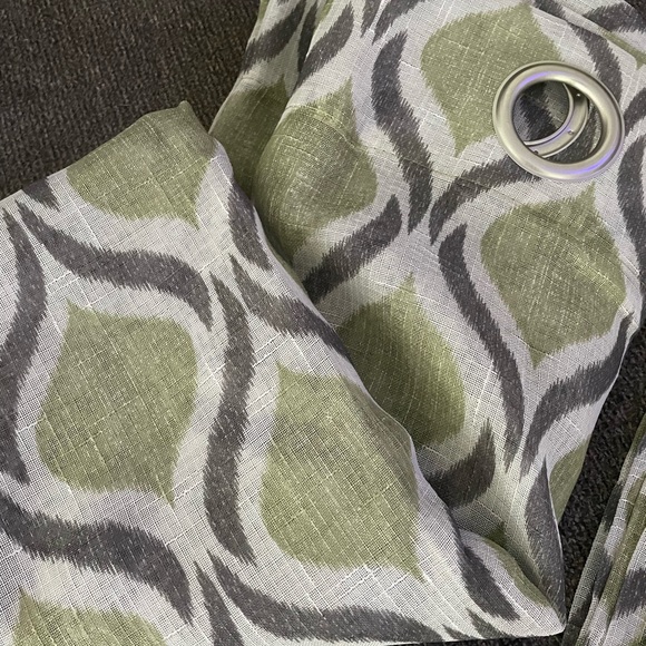 Pair of sage and gray sheets - Picture 2 of 4